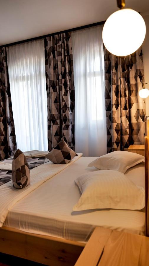 Conacul Olarilor Bed & Breakfast บายาเดเฟียร์ ภายนอก รูปภาพ