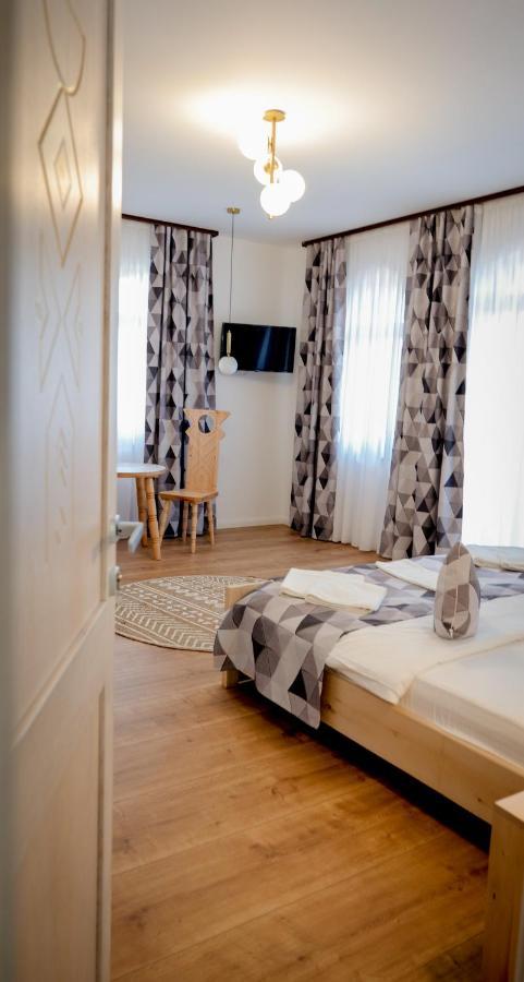 Conacul Olarilor Bed & Breakfast บายาเดเฟียร์ ภายนอก รูปภาพ