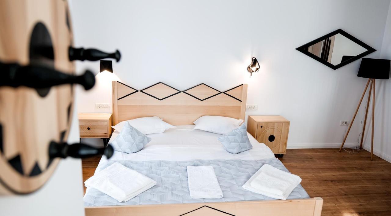 Conacul Olarilor Bed & Breakfast บายาเดเฟียร์ ภายนอก รูปภาพ