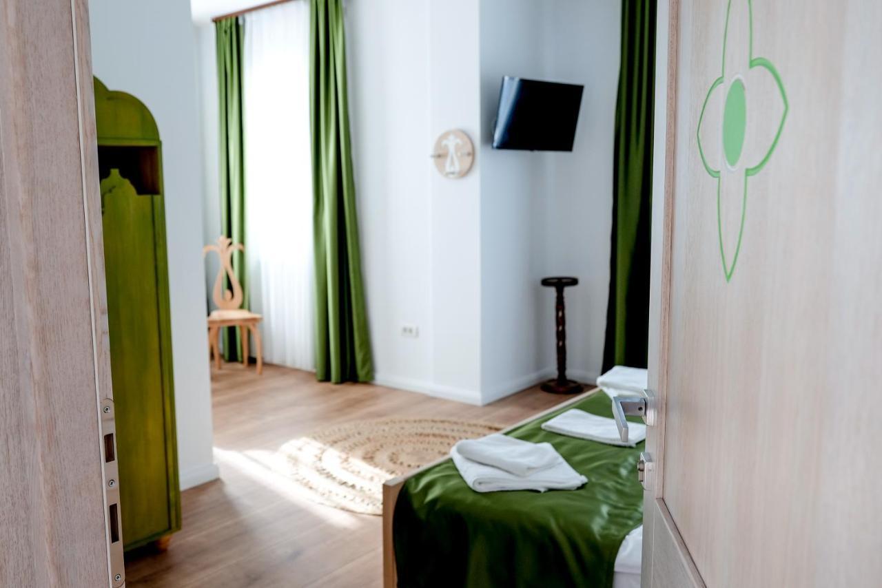 Conacul Olarilor Bed & Breakfast บายาเดเฟียร์ ภายนอก รูปภาพ