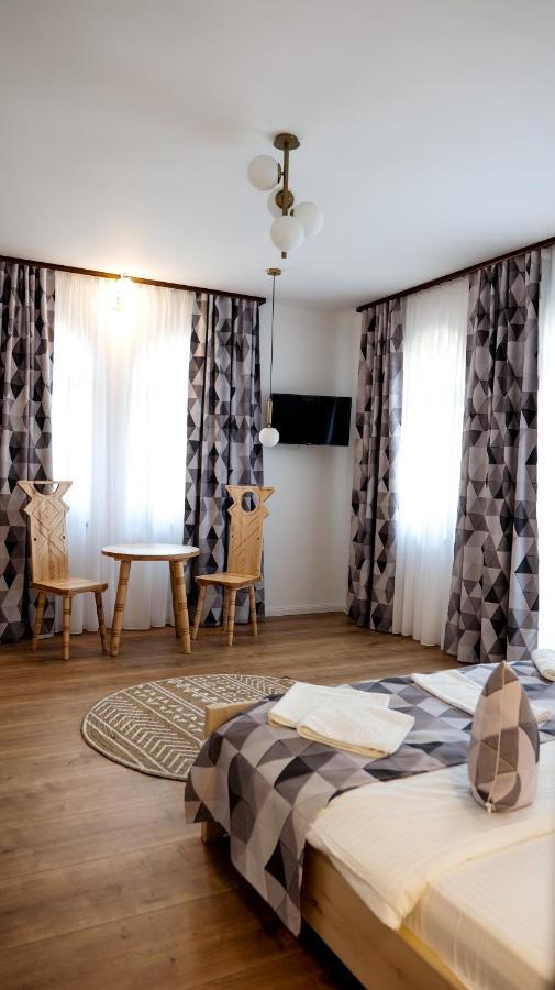 Conacul Olarilor Bed & Breakfast บายาเดเฟียร์ ภายนอก รูปภาพ