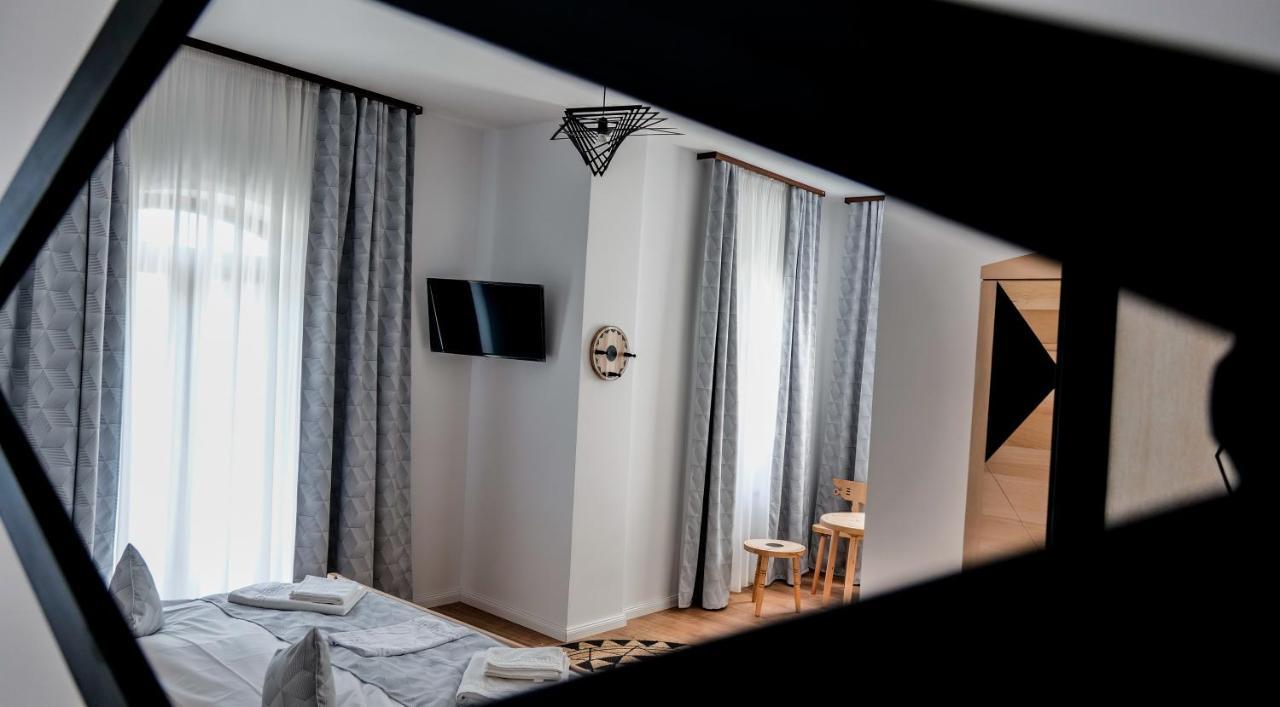 Conacul Olarilor Bed & Breakfast บายาเดเฟียร์ ภายนอก รูปภาพ